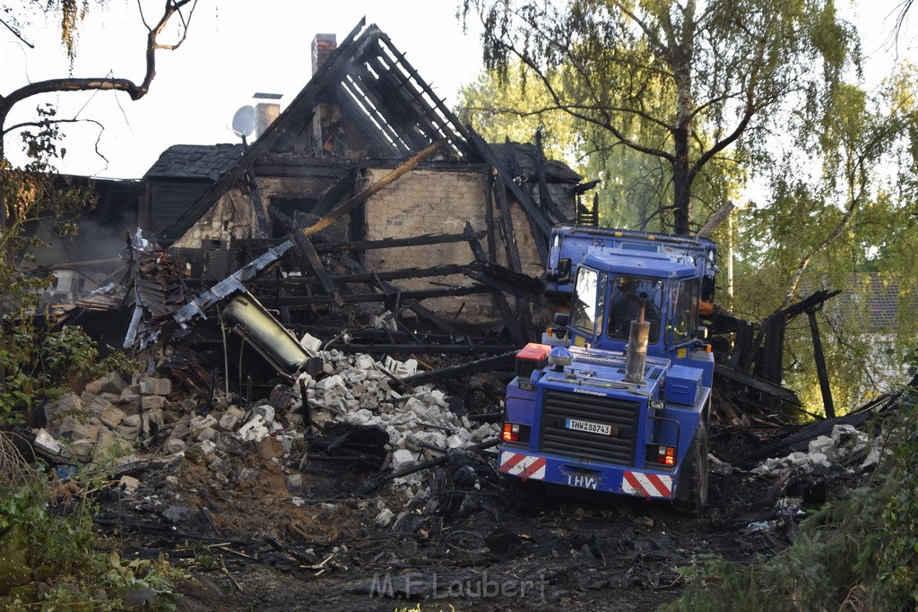 Grossfeuer Einfamilienhaus Siegburg Muehlengrabenstr P1056.JPG - Miklos Laubert